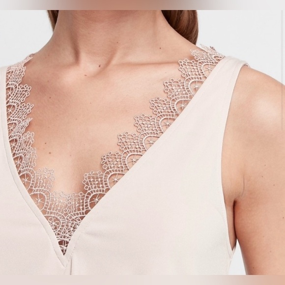 Express  V-Neck Pink Ruffled Peplum Camisole - Picture 3 of 11